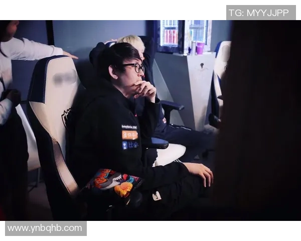 英雄联盟战术分析：深入探讨FPX战队的防守策略与执行力