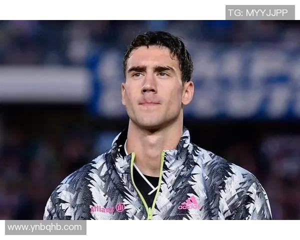 弗拉霍维奇的崛起之路：从青年才俊到足球巨星的蜕变与挑战