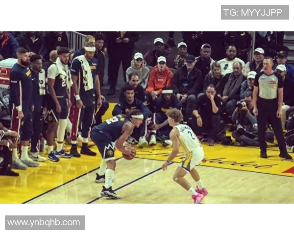 汤普森领衔勇士对决公牛球队的精彩较量与赛场瞬间回顾 汤普森领衔勇士对决公牛球队的精彩较量与赛场瞬间回顾