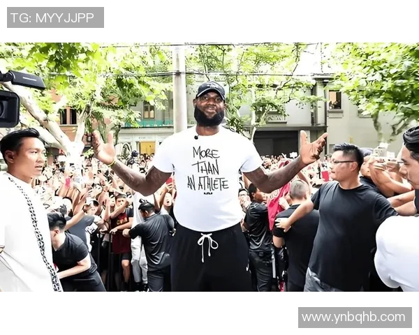 湖人火箭激战水主场球迷热情点燃比赛氛围 湖人火箭激战水主场球迷热情点燃比赛氛围