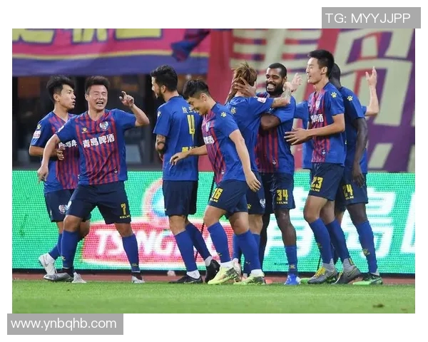 青岛黄海与贵州足球队激战正酣比分悬念引人关注