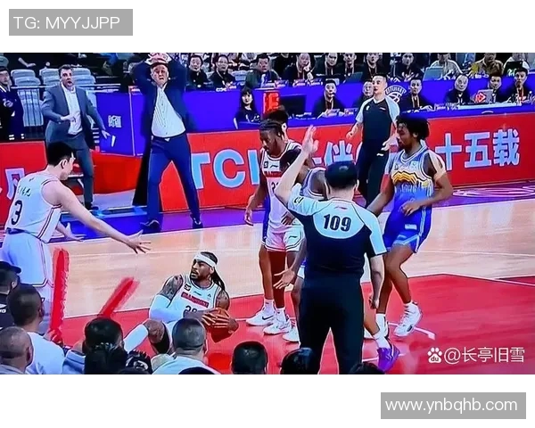 篮球明星偶遇街头精彩瞬间引发球迷热议与回忆